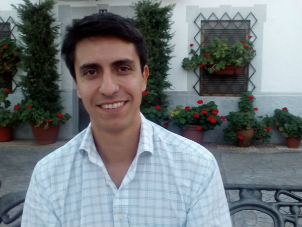Javier Cayetano: «eScholarium nos proporciona una forma de acercar la tecnología a los alumnos»