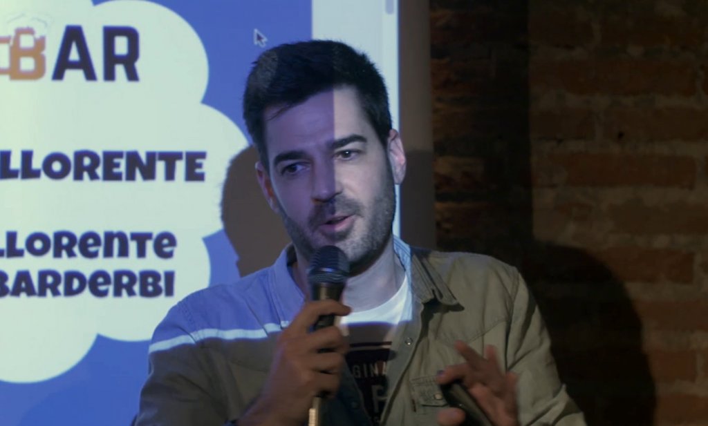 Moisés presenta su navaja suiza educativa